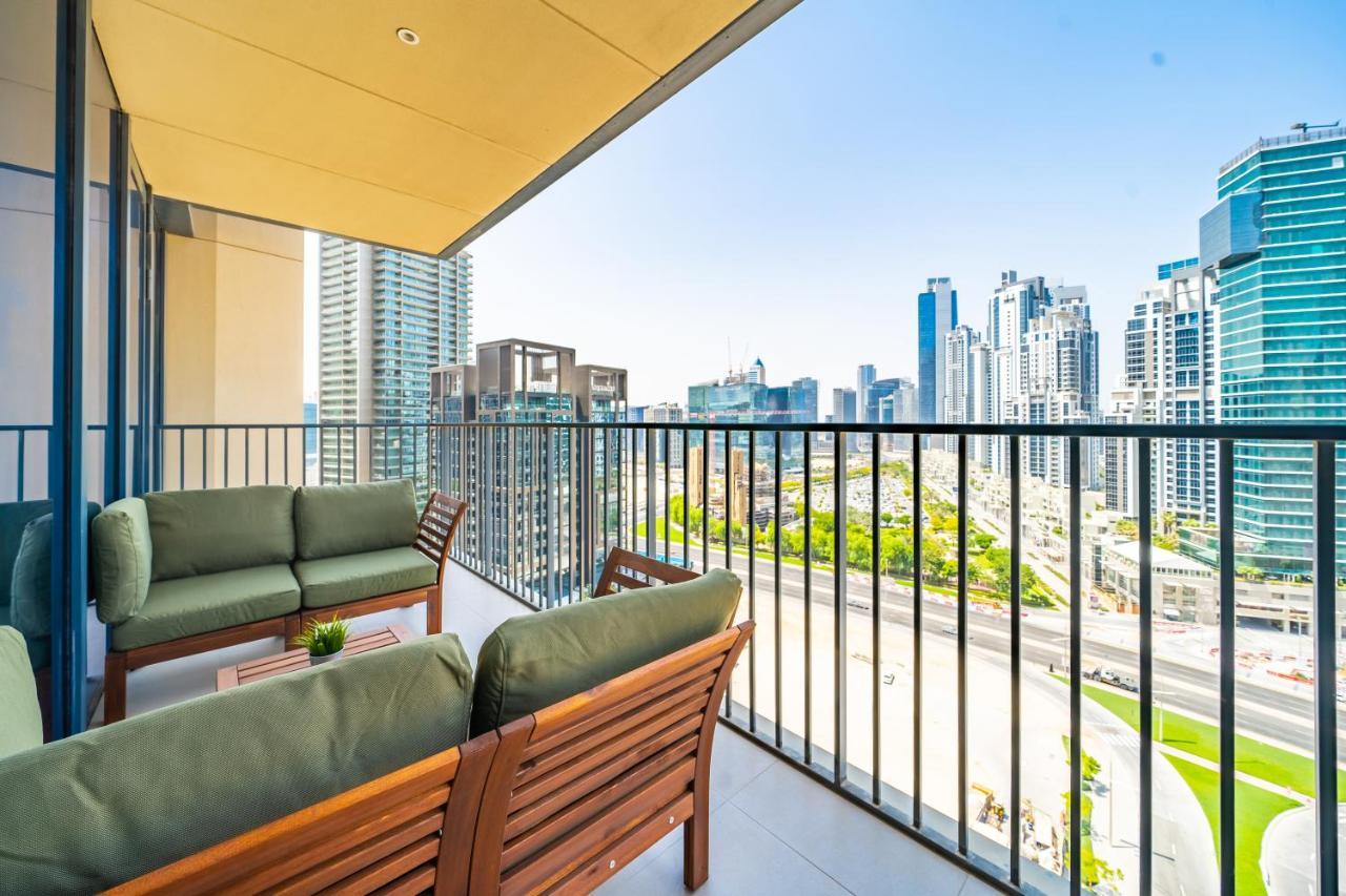 Incredible Views From This Classy Apt With Terrace Дубай Екстериор снимка
